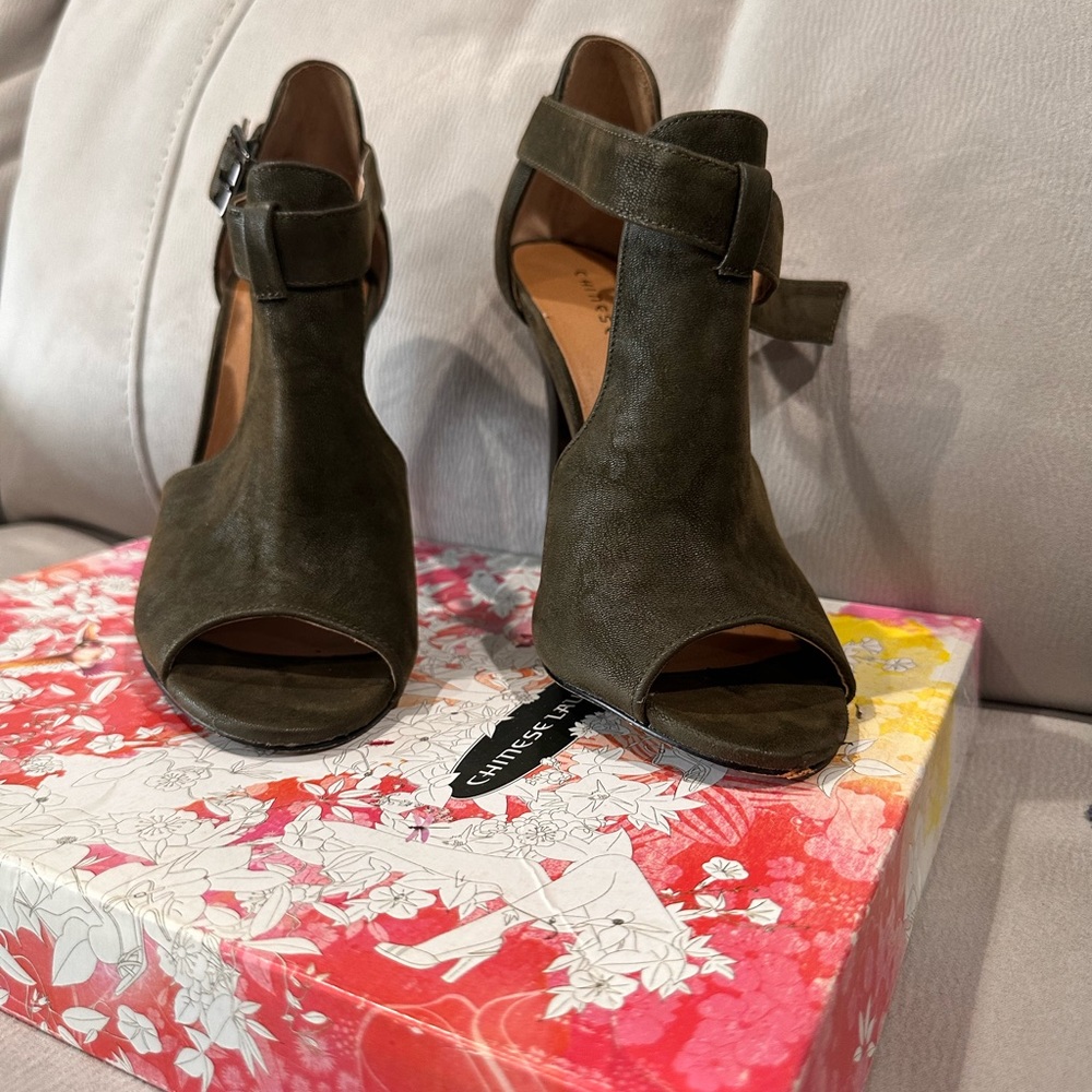 Chinese Laundry Jolt Olive Green Heels Used